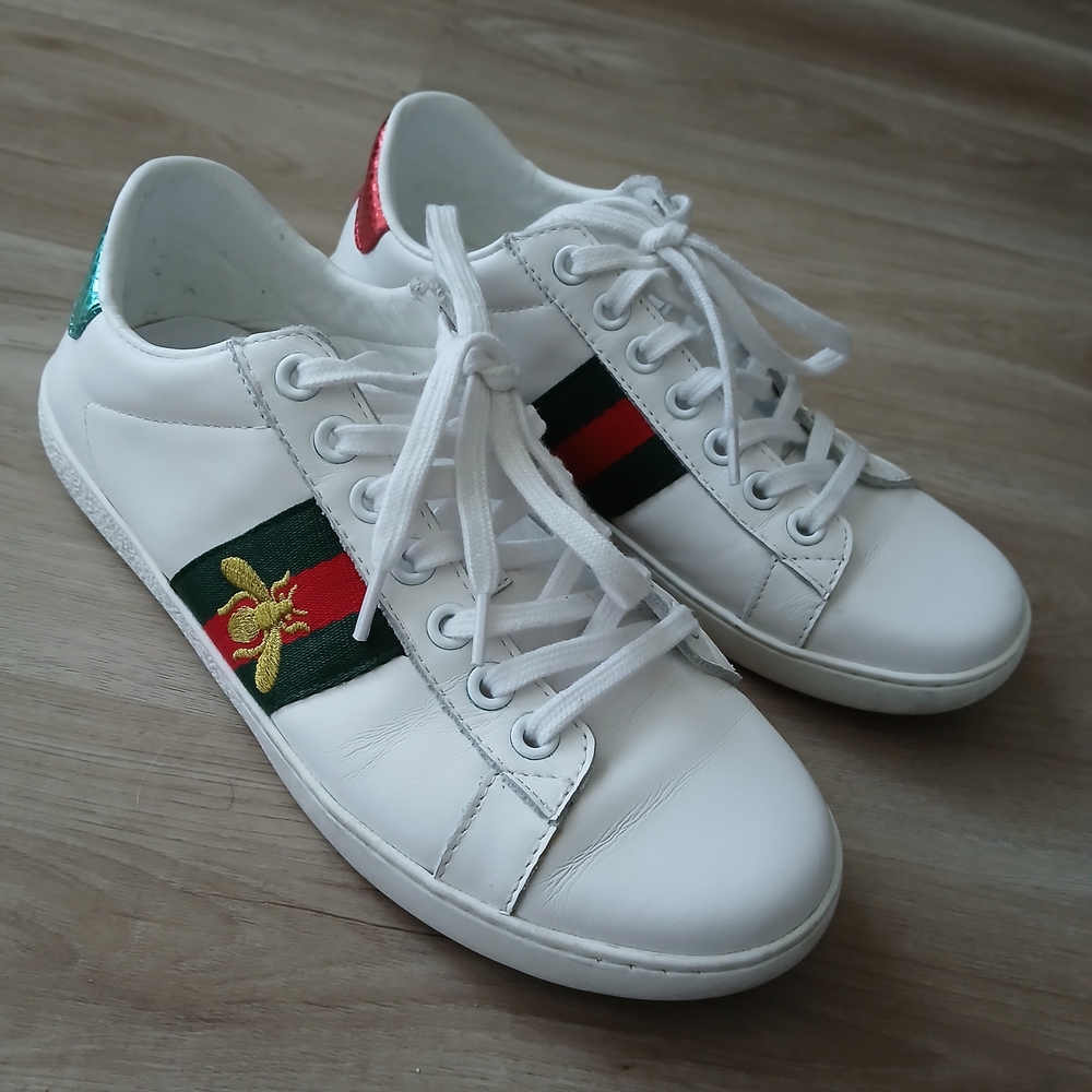 Gucci White Leather Sneakers with Red and Green Stripes